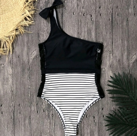 New Sexy ONE SHOULDER STRIPED Swimsuit - Picture 3 of 6